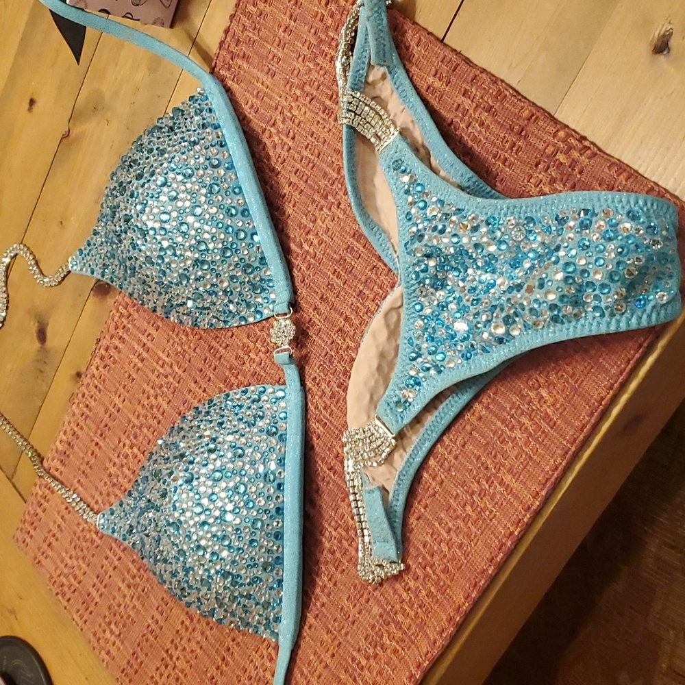 Vicky Ross Fit competition bikini